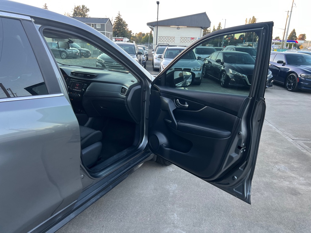 Photo 16 of this NISSAN ROGUE