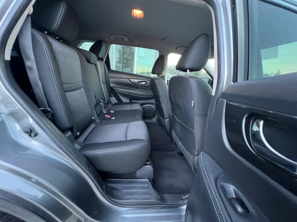 Photo 15 of this NISSAN ROGUE
