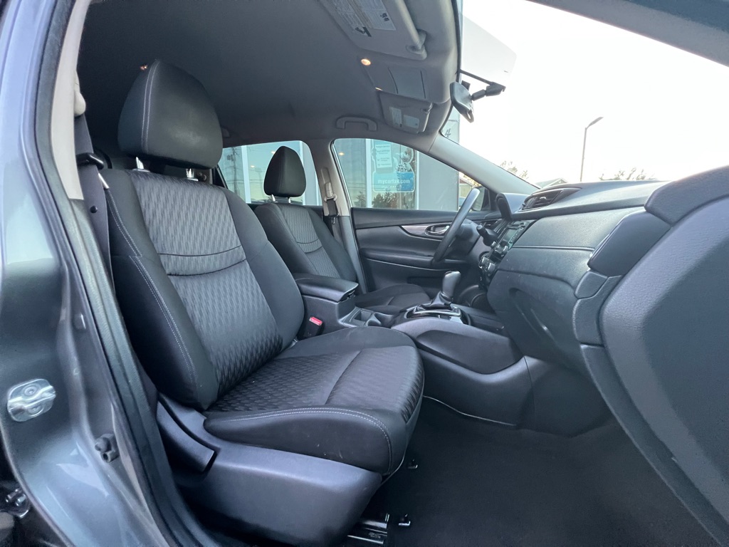 Photo 18 of this NISSAN ROGUE