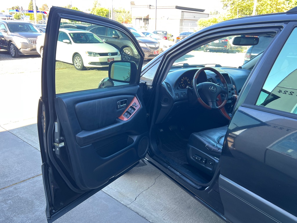 Photo 11 of this LEXUS RX 300