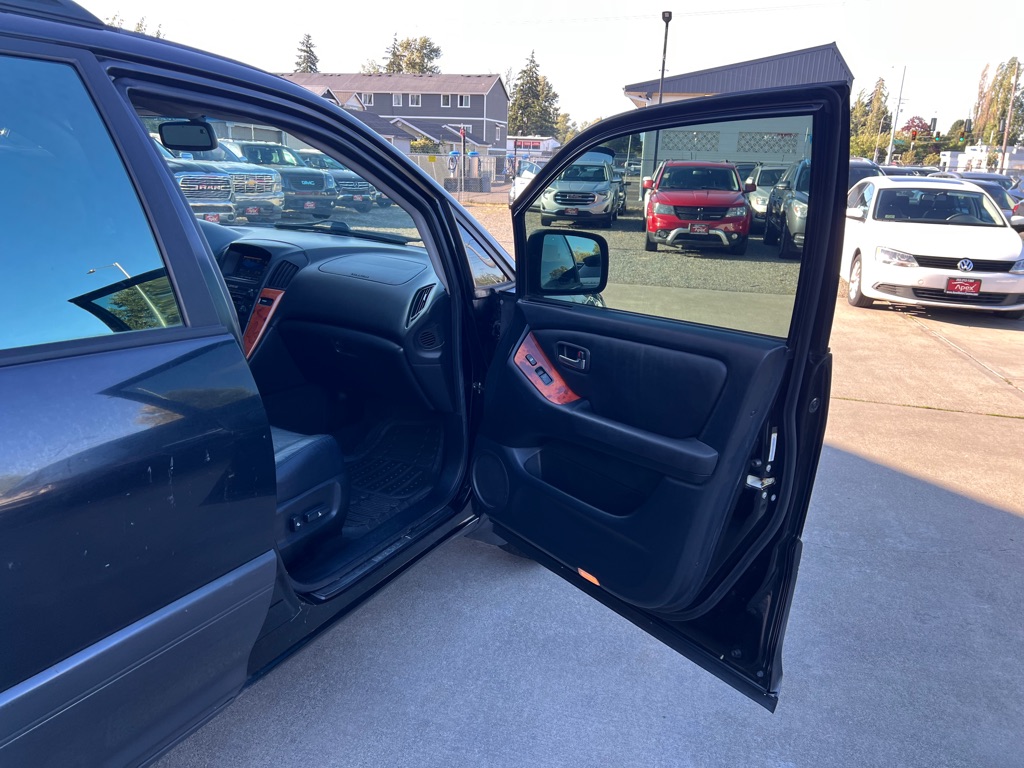 Photo 18 of this LEXUS RX 300