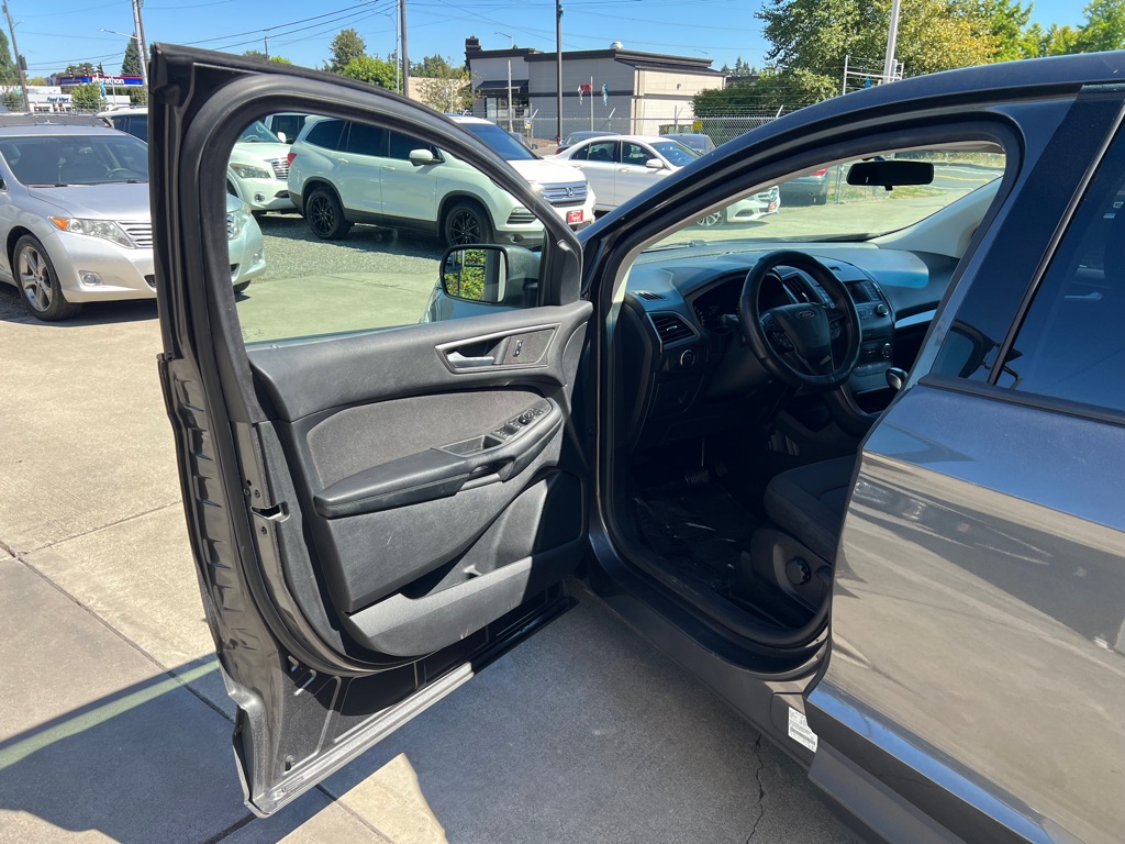 Photo 10 of this FORD EDGE