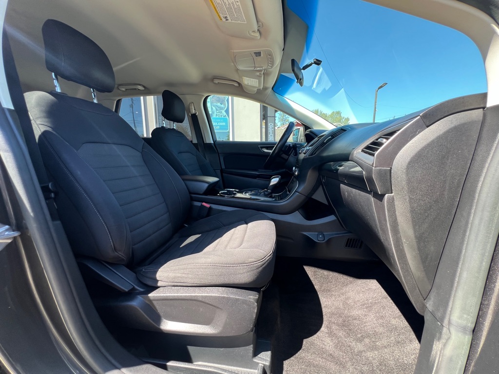 Photo 19 of this FORD EDGE