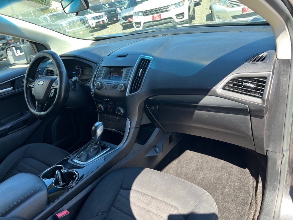 Photo 18 of this FORD EDGE