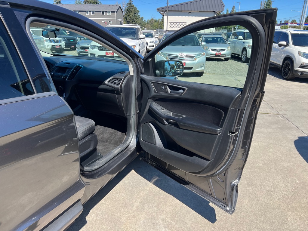 Photo 17 of this FORD EDGE
