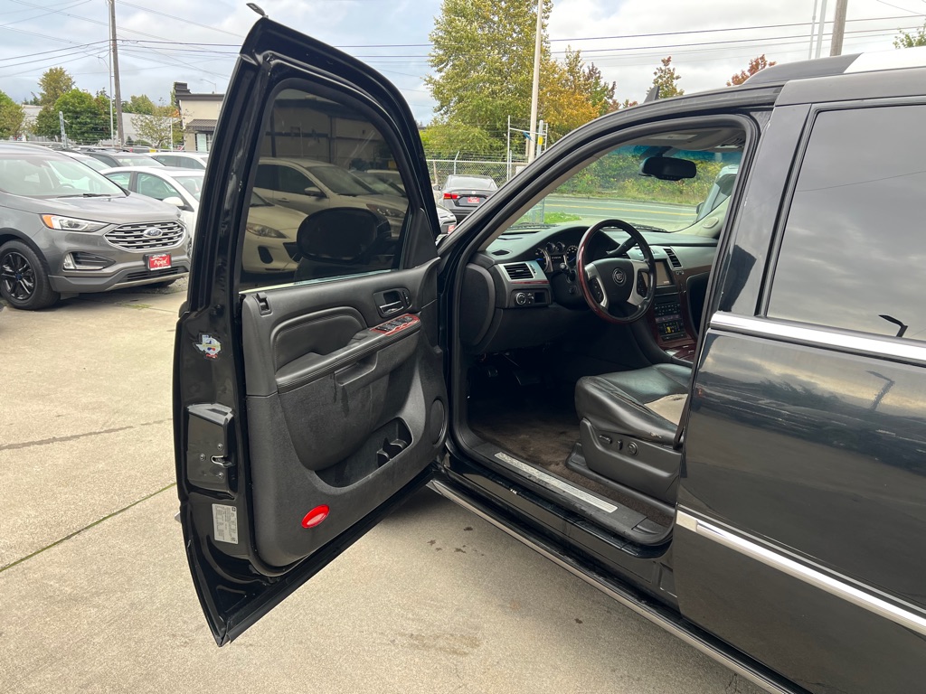 Photo 11 of this CADILLAC ESCALADE ESV