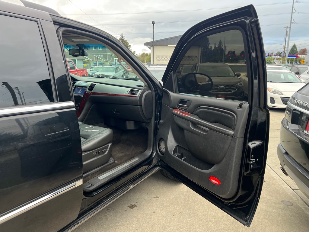 Photo 19 of this CADILLAC ESCALADE ESV