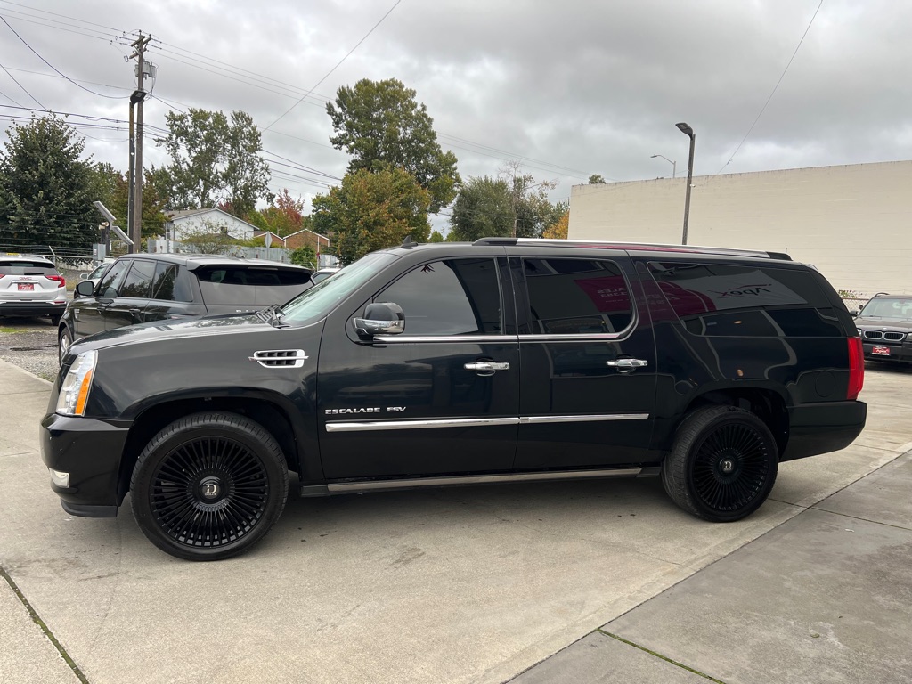 Photo 4 of this CADILLAC ESCALADE ESV