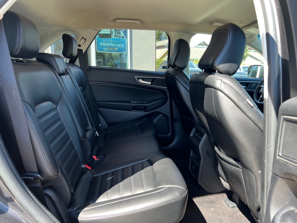 Photo 16 of this FORD EDGE