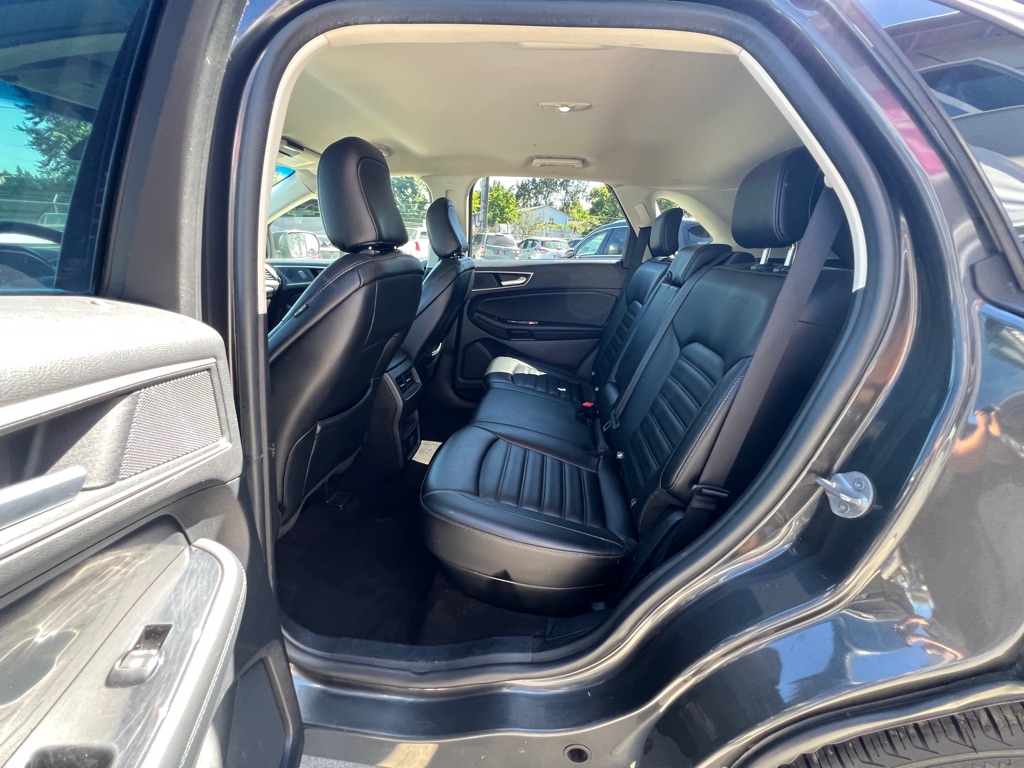 Photo 12 of this FORD EDGE