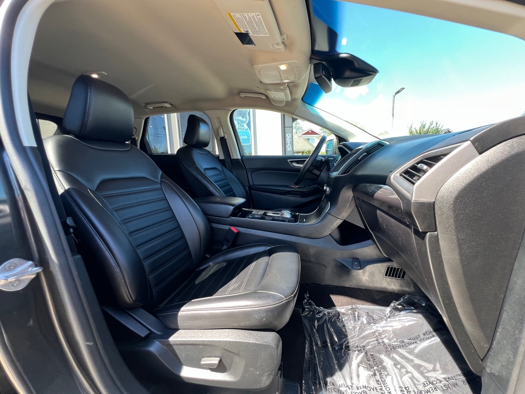 Photo 19 of this FORD EDGE