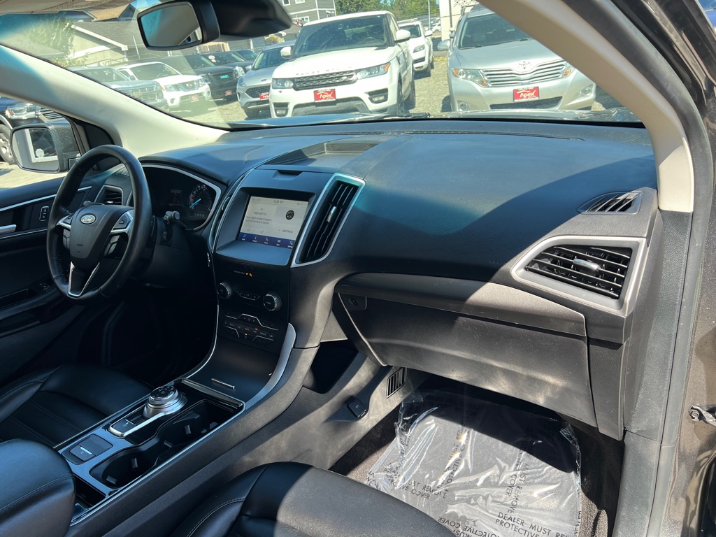 Photo 18 of this FORD EDGE