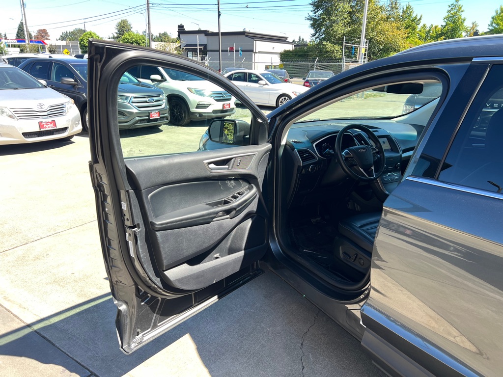 Photo 10 of this FORD EDGE