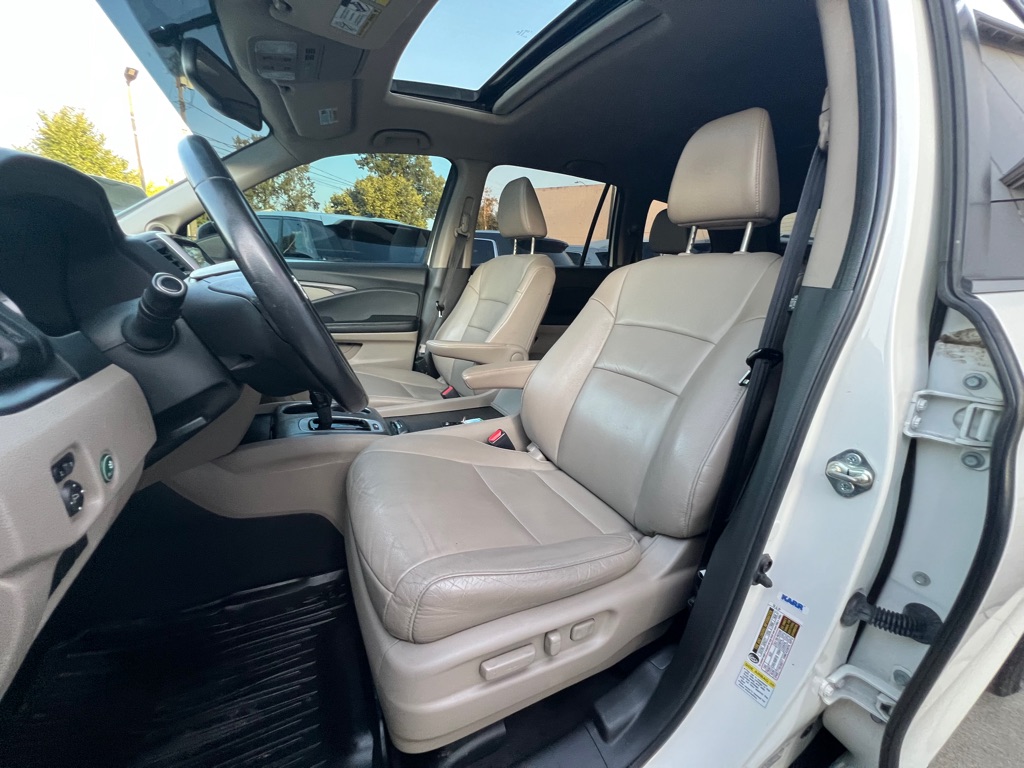 Photo 12 of this HONDA PILOT