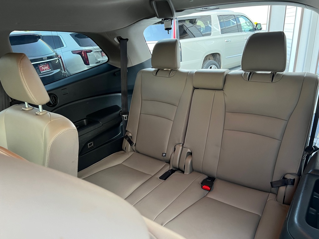 Photo 16 of this HONDA PILOT