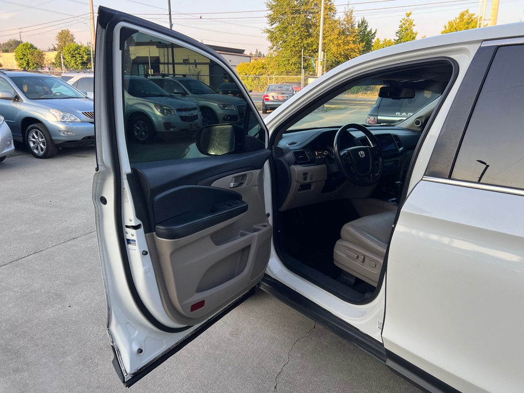 Photo 11 of this HONDA PILOT