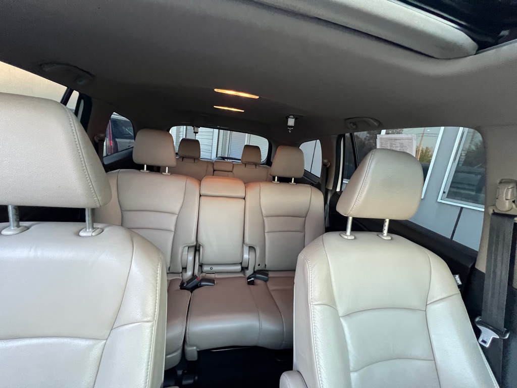 Photo 17 of this HONDA PILOT