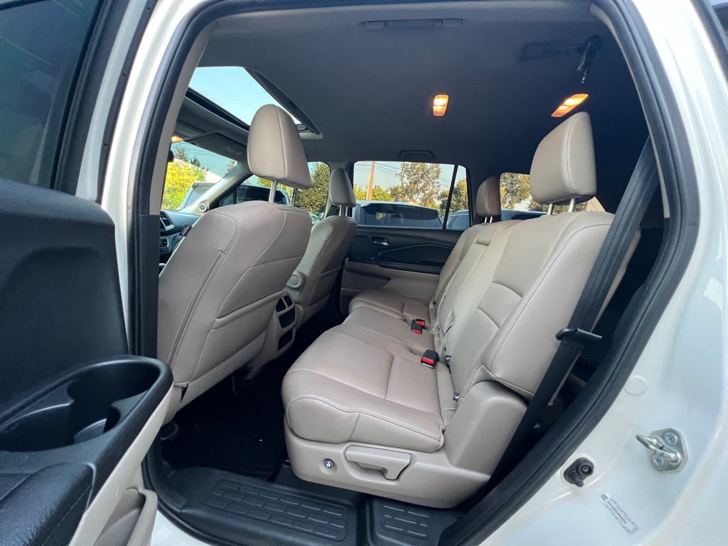 Photo 13 of this HONDA PILOT