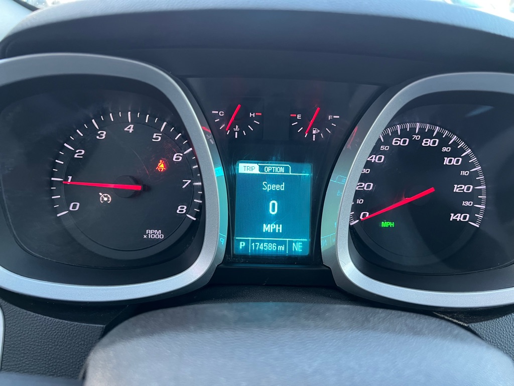 Photo 21 of this CHEVROLET EQUINOX