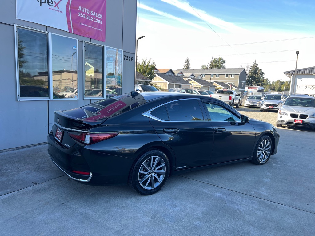 Photo 8 of this LEXUS ES 300H