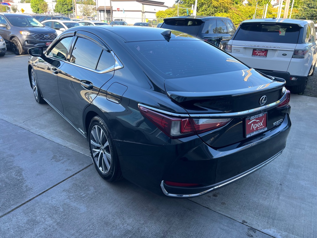 Photo 5 of this LEXUS ES 300H