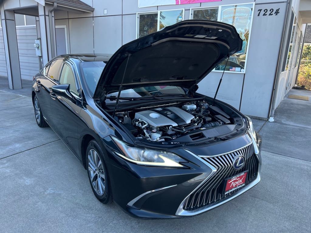 Photo 10 of this LEXUS ES 300H