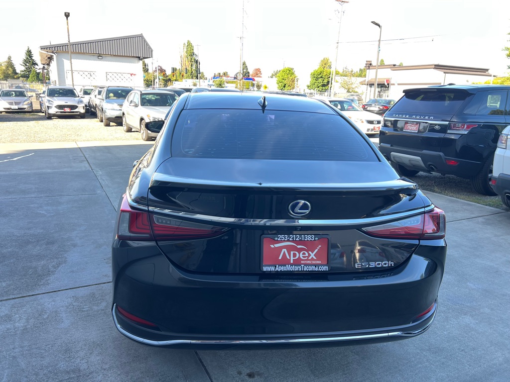 Photo 6 of this LEXUS ES 300H