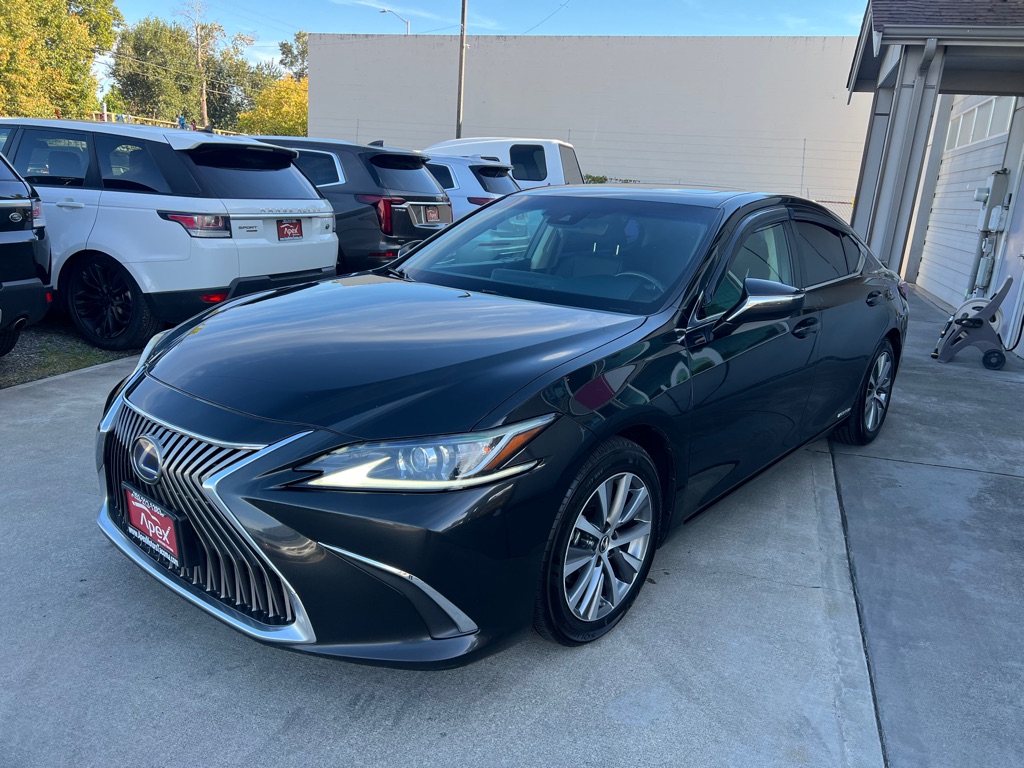 Photo 3 of this LEXUS ES 300H