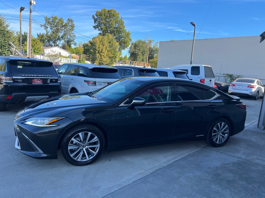 Photo 4 of this LEXUS ES 300H