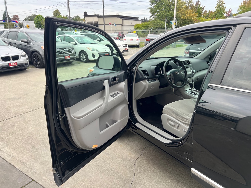 Photo 10 of this TOYOTA HIGHLANDER