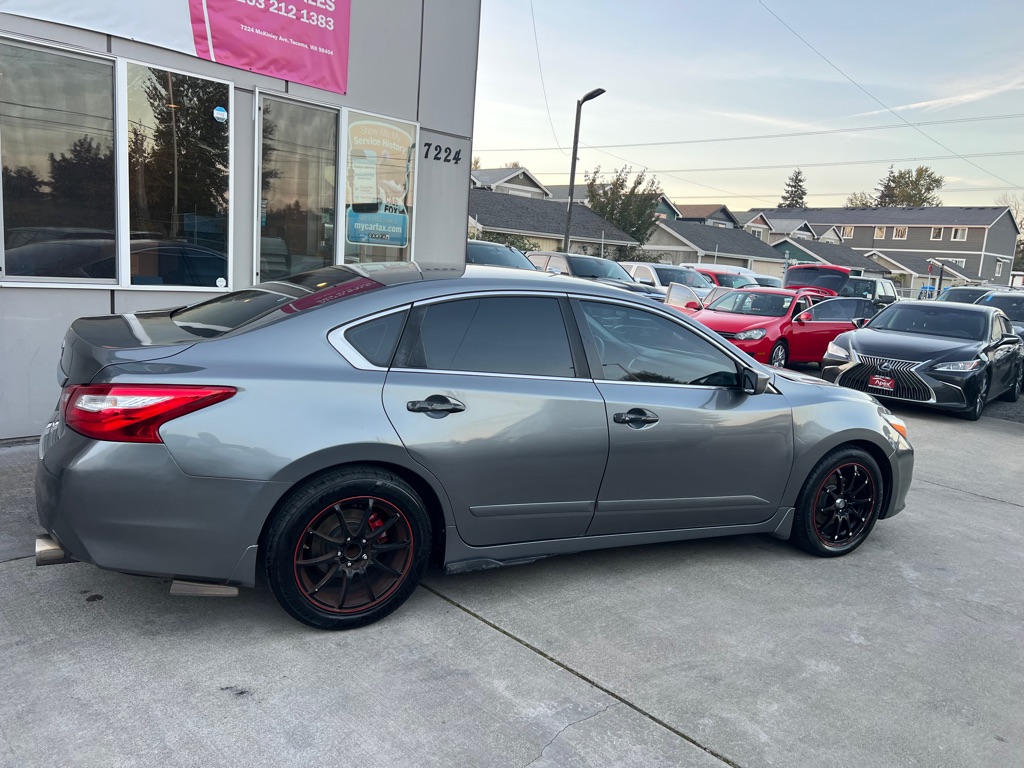 Photo 8 of this NISSAN ALTIMA