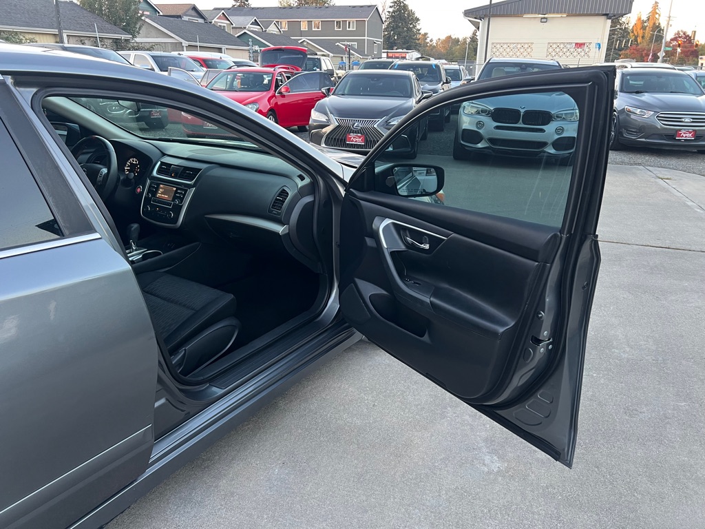 Photo 17 of this NISSAN ALTIMA