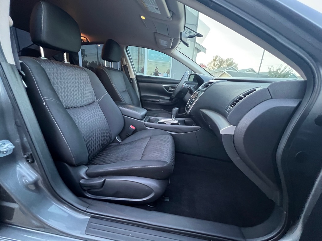 Photo 19 of this NISSAN ALTIMA