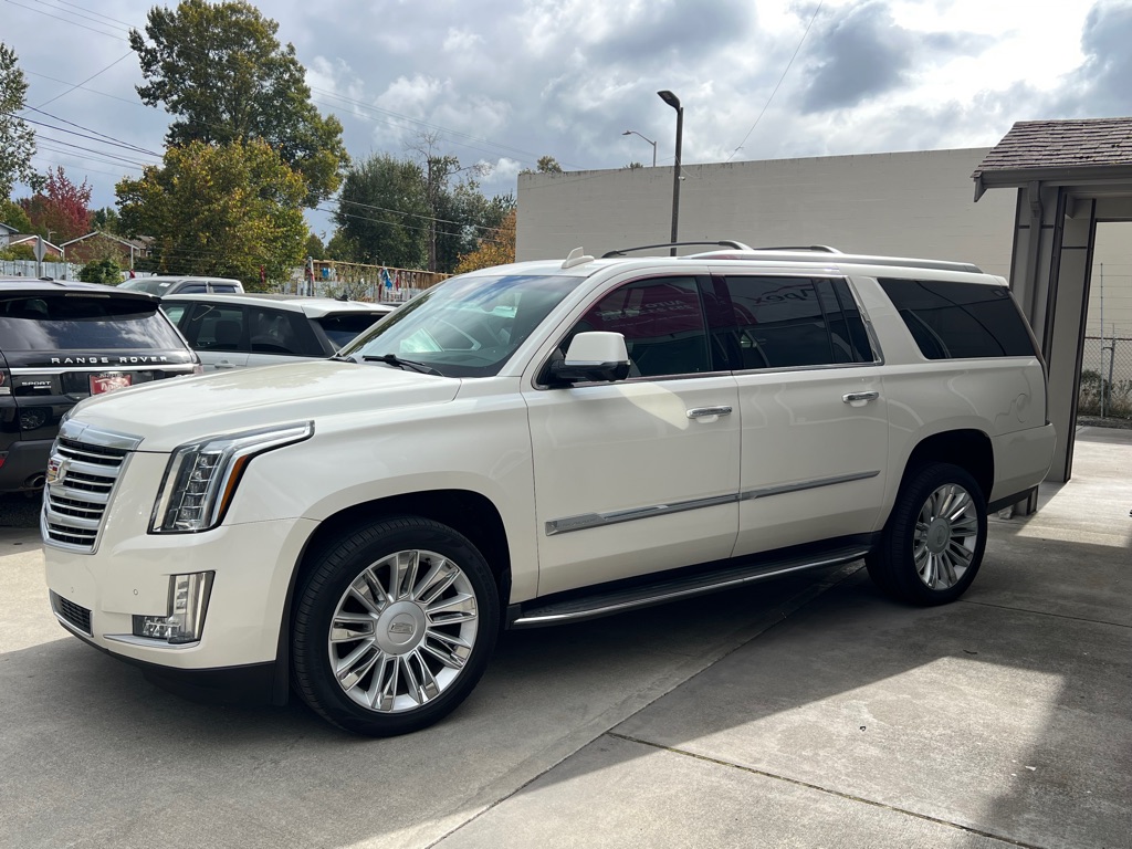 Photo 4 of this CADILLAC ESCALADE ESV