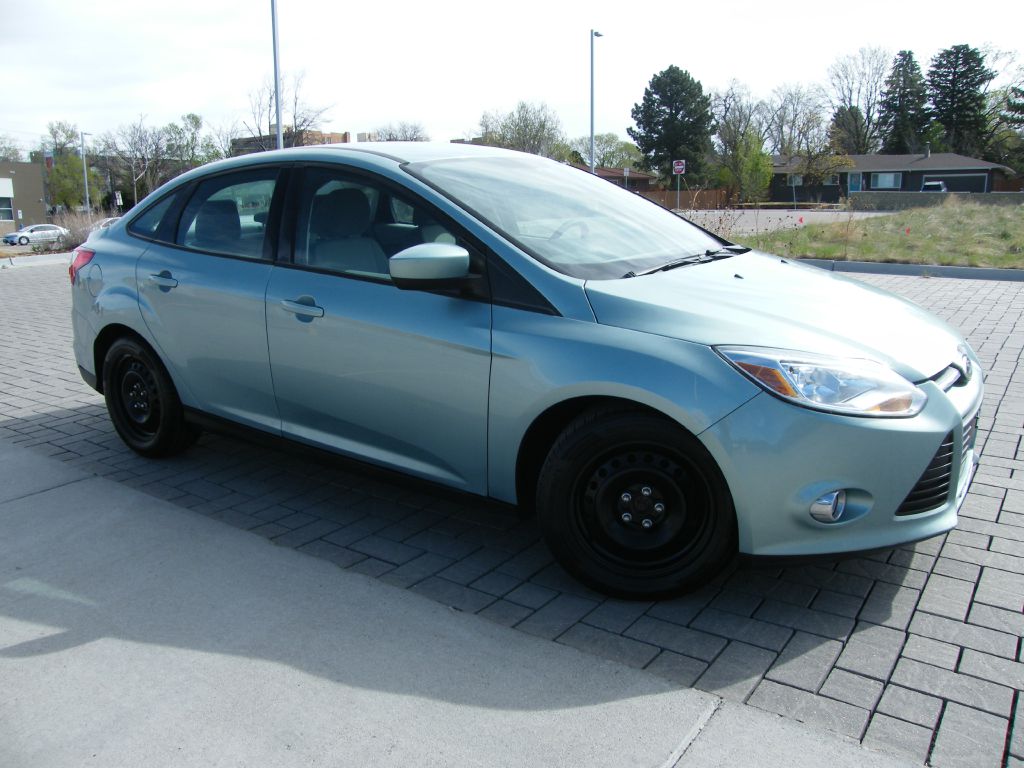 Blue 2012 Ford Focus SE Sedan Front-Wheel Drive Automatic