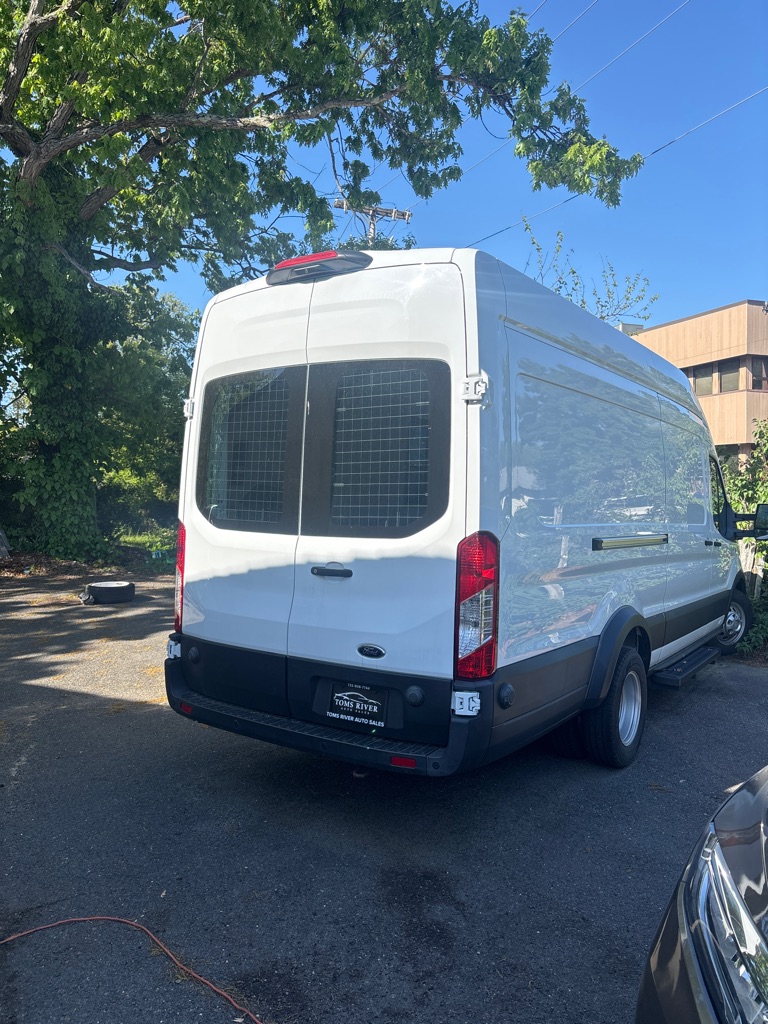 Photo 3 of this FORD TRANSIT