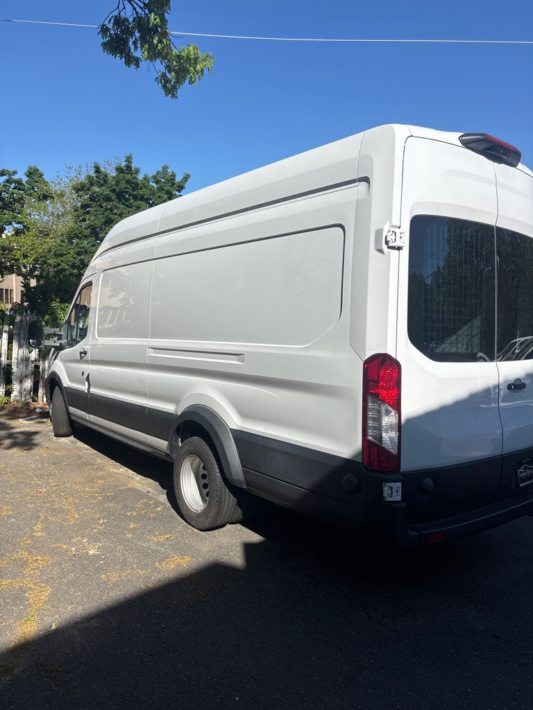 Photo 2 of this FORD TRANSIT