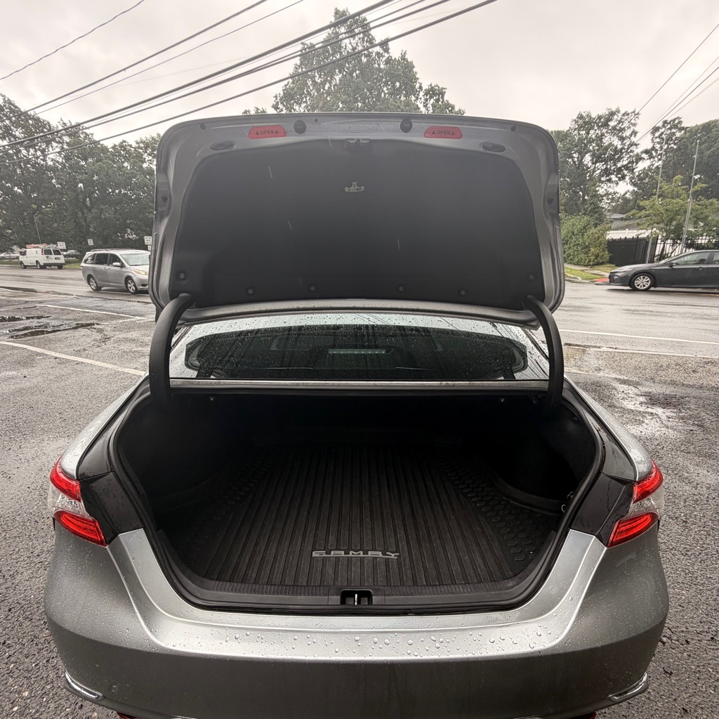Photo 9 of this TOYOTA CAMRY