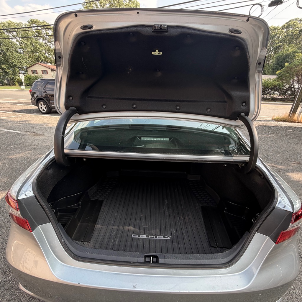 Photo 9 of this TOYOTA CAMRY