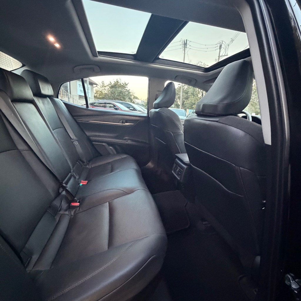 Photo 13 of this TOYOTA CAMRY