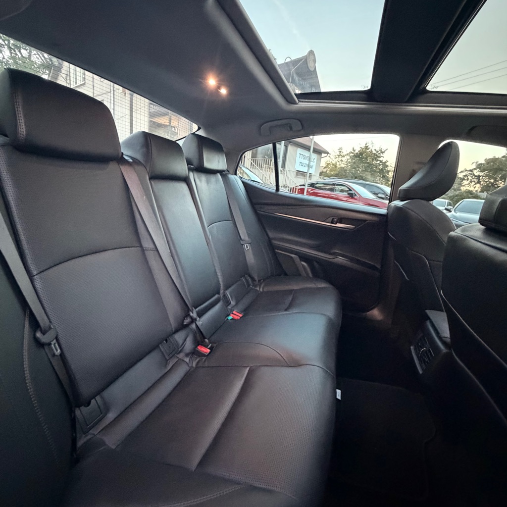 Photo 12 of this TOYOTA CAMRY