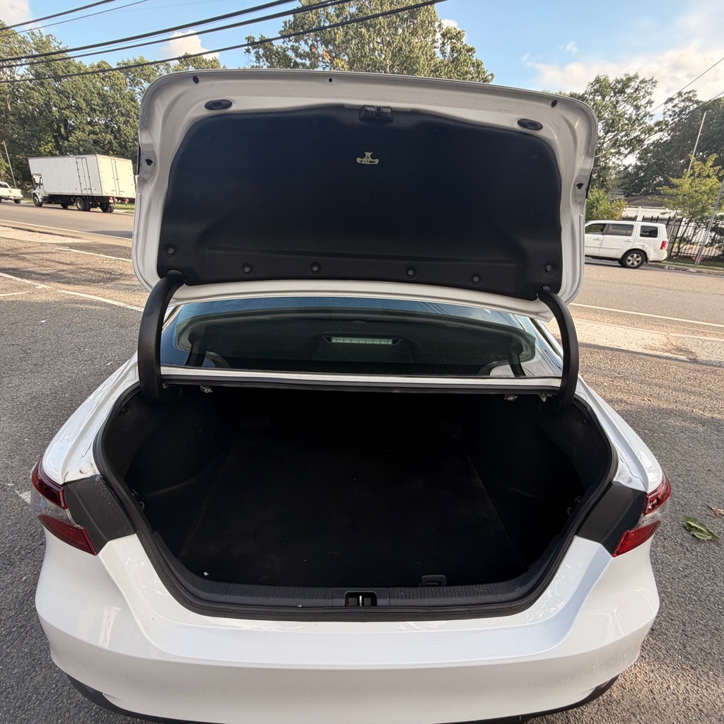 Photo 9 of this TOYOTA CAMRY