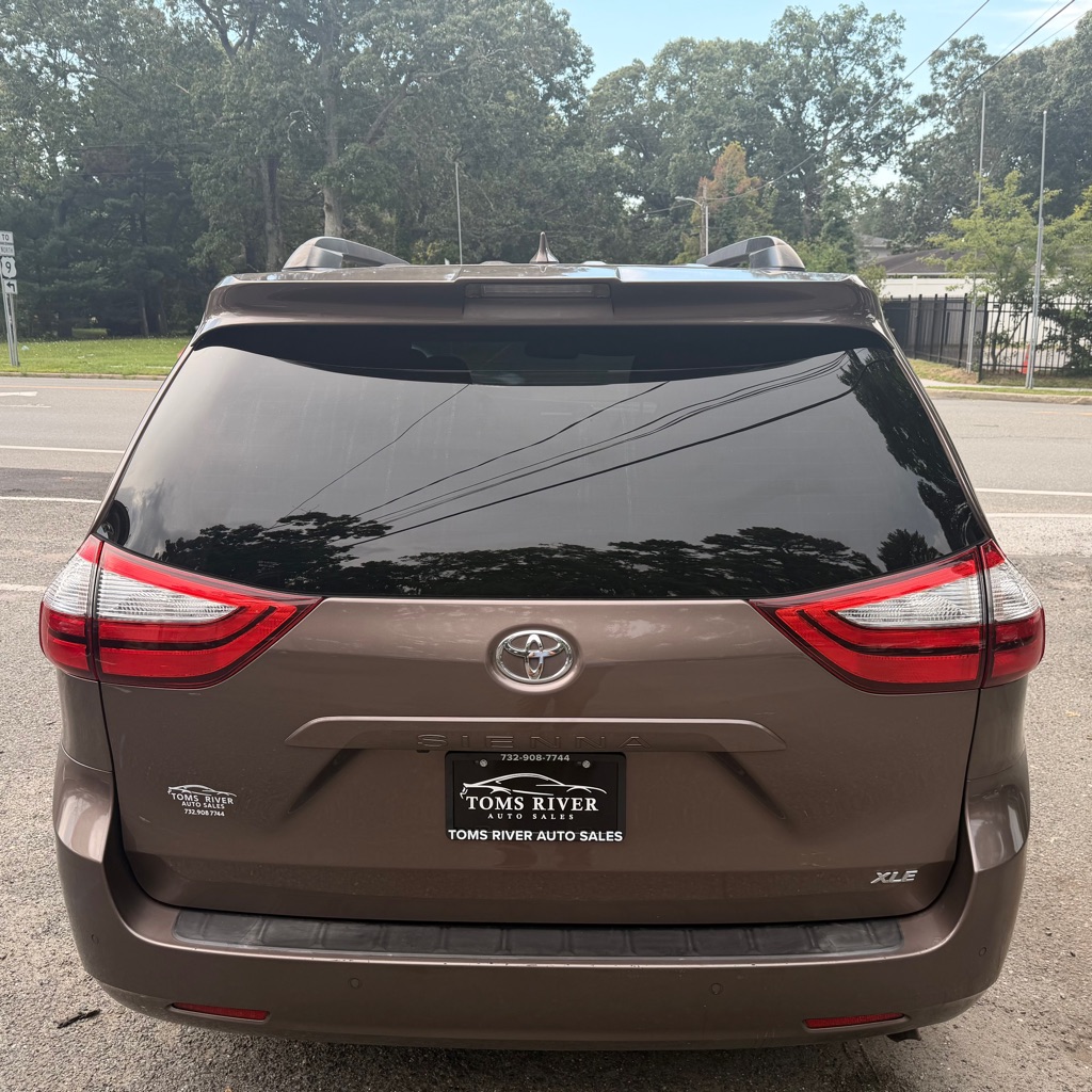 Photo 4 of this TOYOTA SIENNA