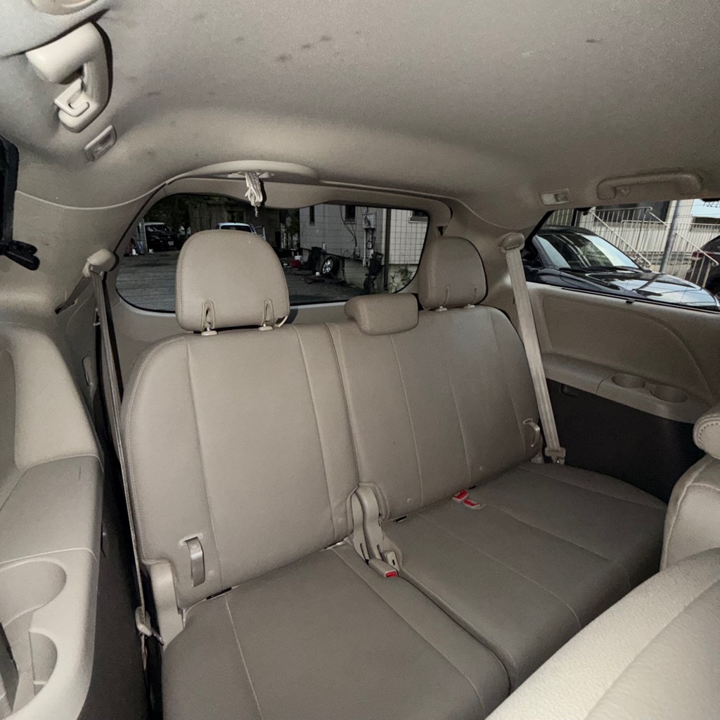 Photo 14 of this TOYOTA SIENNA
