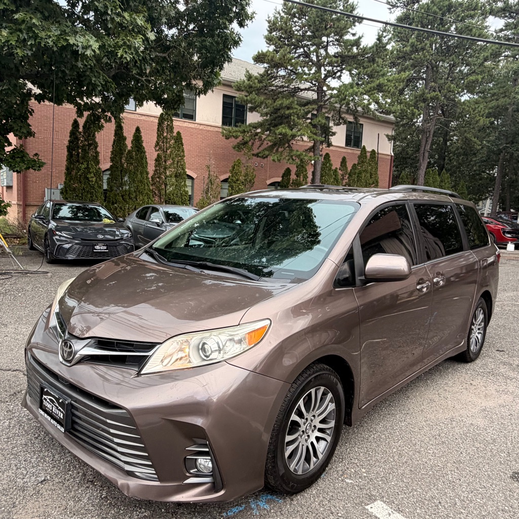 2018 TOYOTA SIENNA