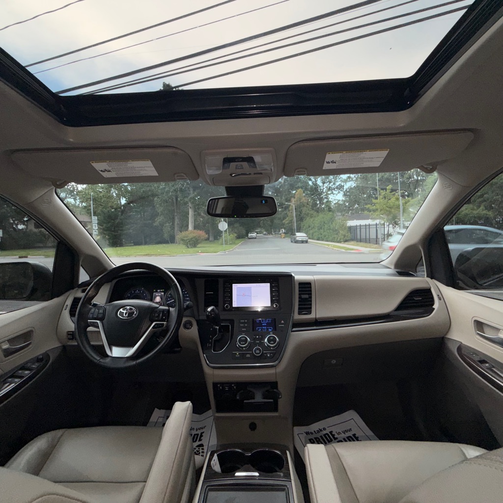 Photo 15 of this TOYOTA SIENNA