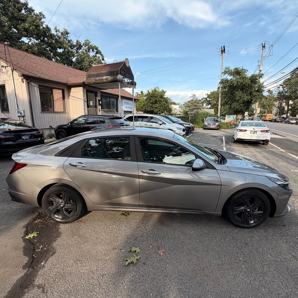 Photo 6 of this HYUNDAI ELANTRA