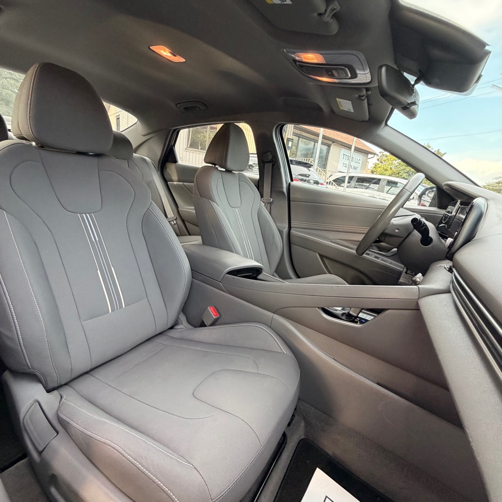 Photo 15 of this HYUNDAI ELANTRA
