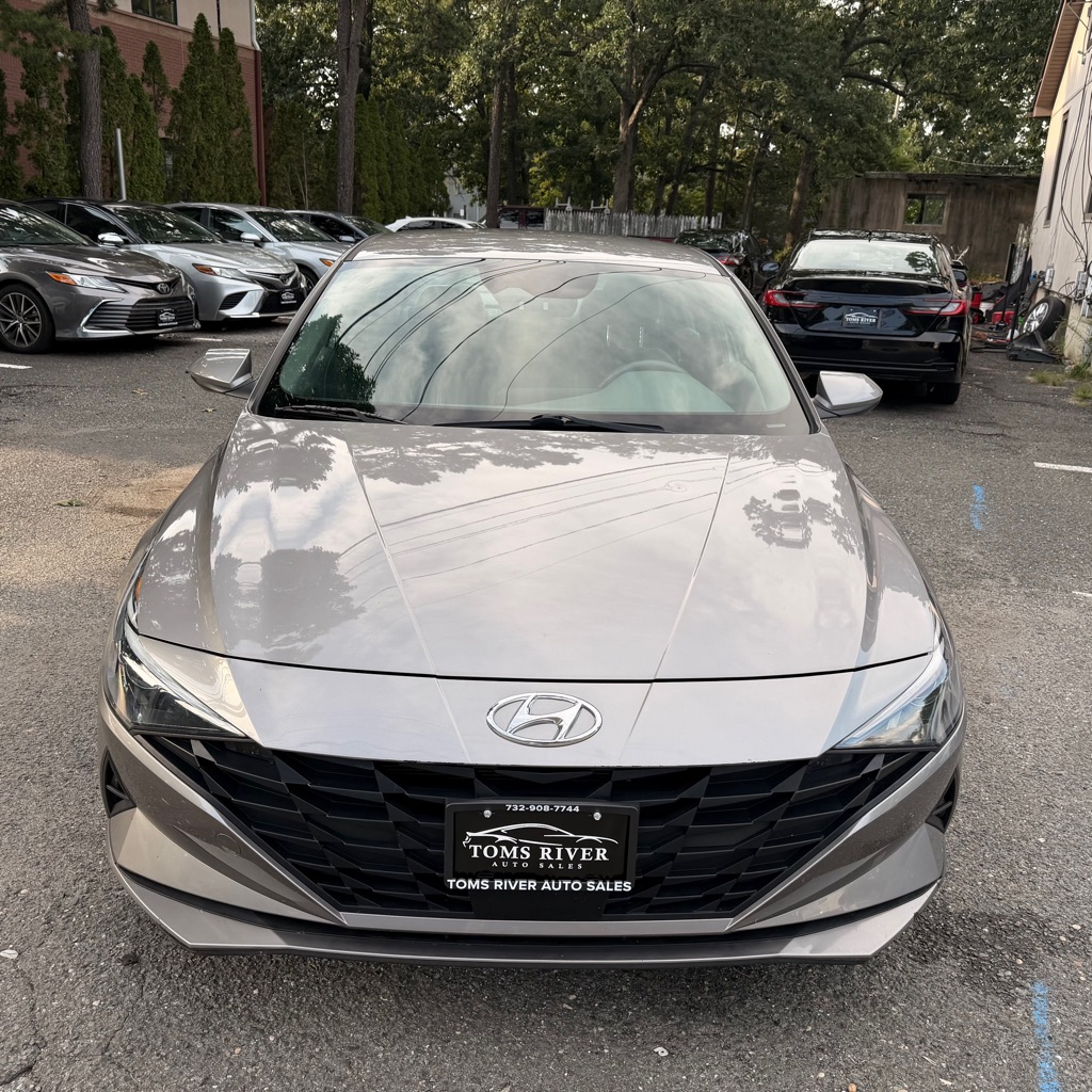 Photo 28 of this HYUNDAI ELANTRA