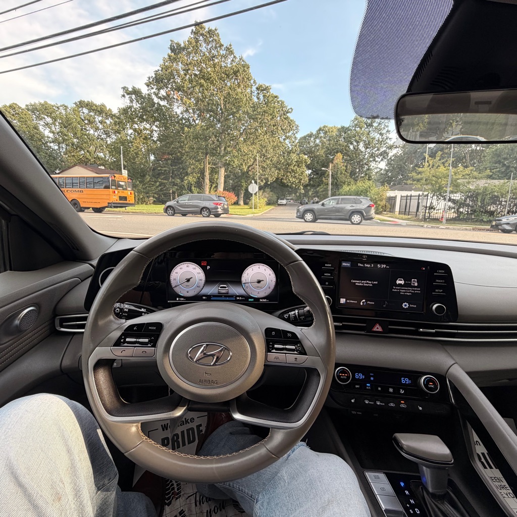 Photo 39 of this HYUNDAI ELANTRA